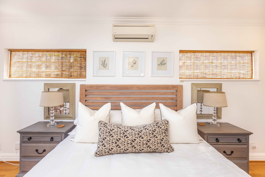 3 Bedroom Property for Sale in Sea Point Western Cape